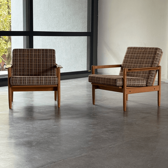 2 mid-century easy chais 