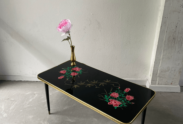Vintage salontafel met rozen