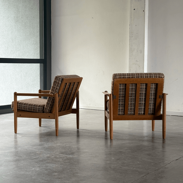 2 mid-century easy chais 
