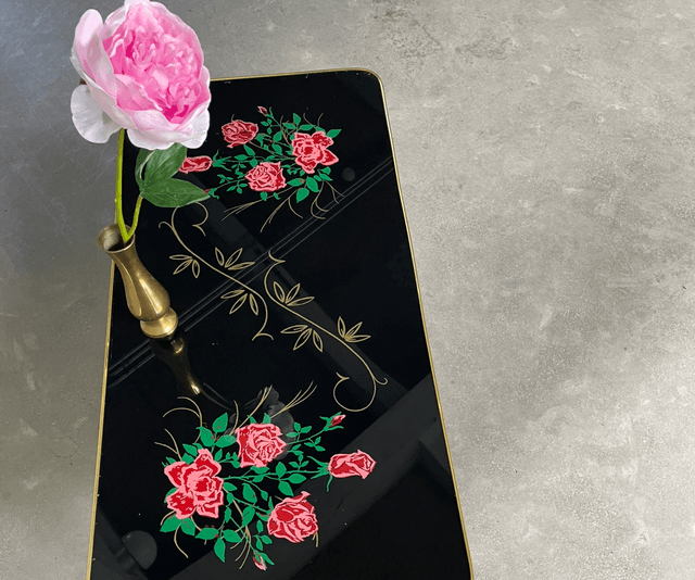 Vintage salontafel met rozen
