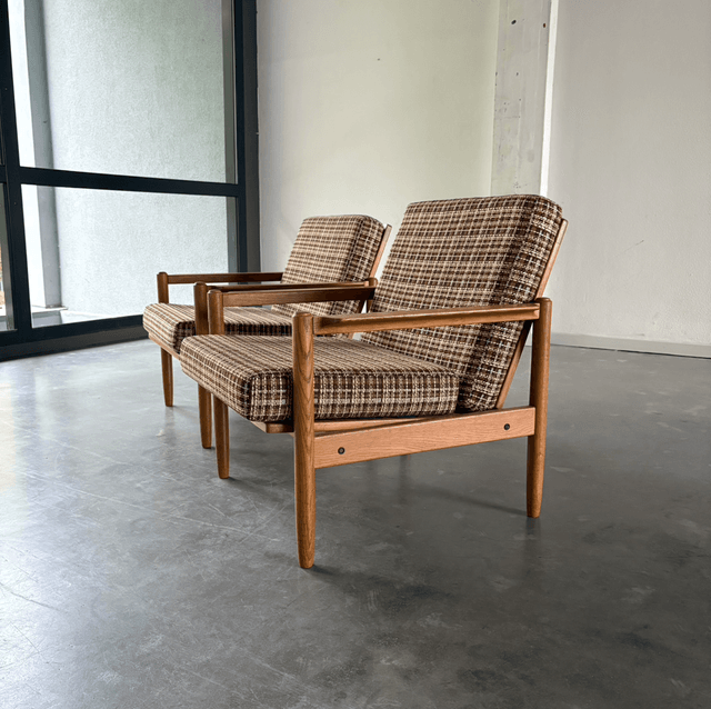 2 mid-century easy chais 