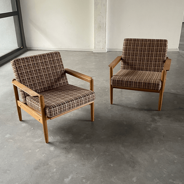 2 mid-century easy chais 