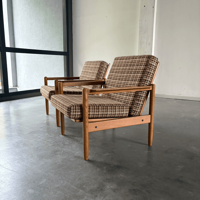 2 mid-century easy chais 